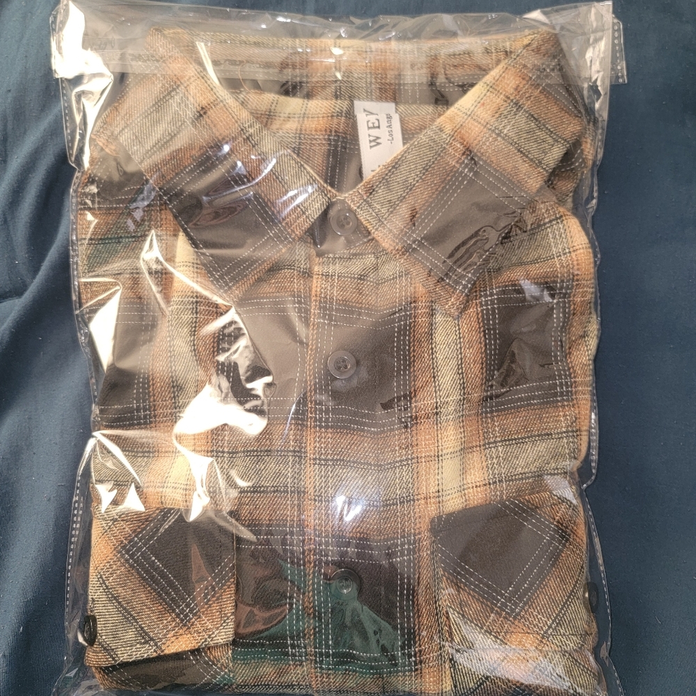 NWT- WEIV LOS ANGELES multi color Size Medium- Flannel Shacket